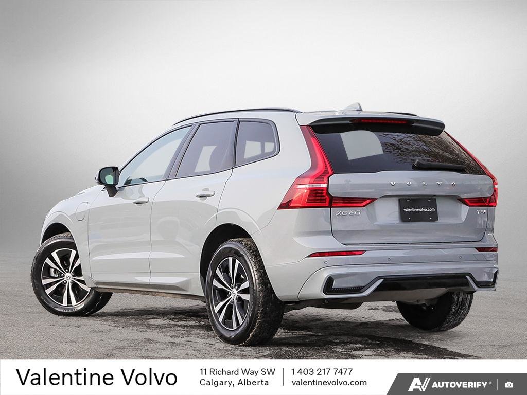 2025 Volvo XC60 Plug-In Hybrid Core Dark Theme-3
