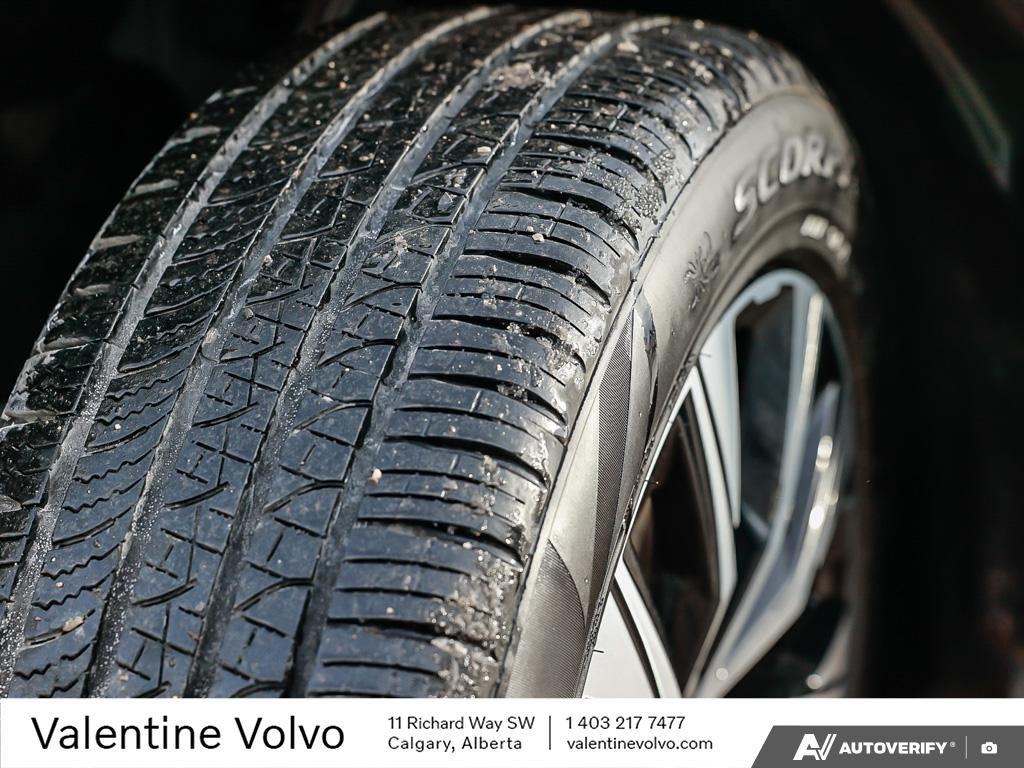 2025 Volvo XC60 Plus Dark Theme-6