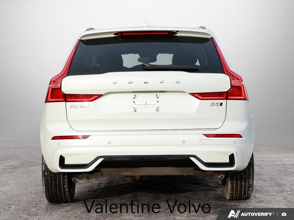 2025 Volvo XC60 Plus Dark Theme-4