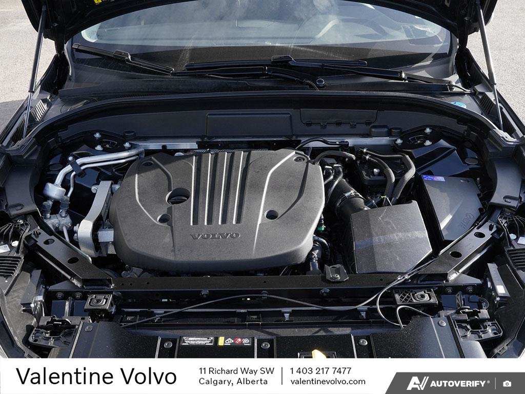 2025 Volvo XC60 Plus Dark Theme-7
