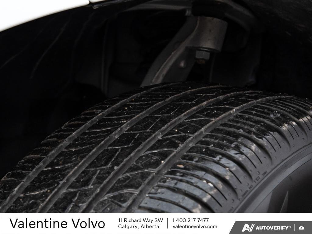 2025 Volvo XC60 Core Dark Theme-6