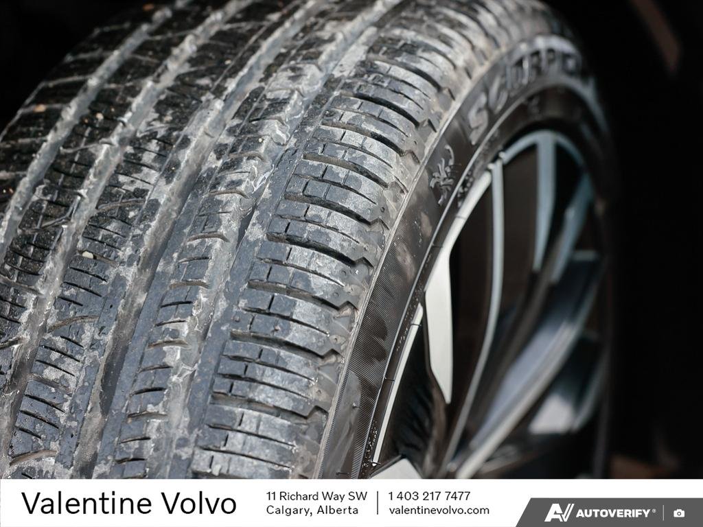 2025 Volvo XC90 Plug-In Hybrid Ultra Bright Theme-6