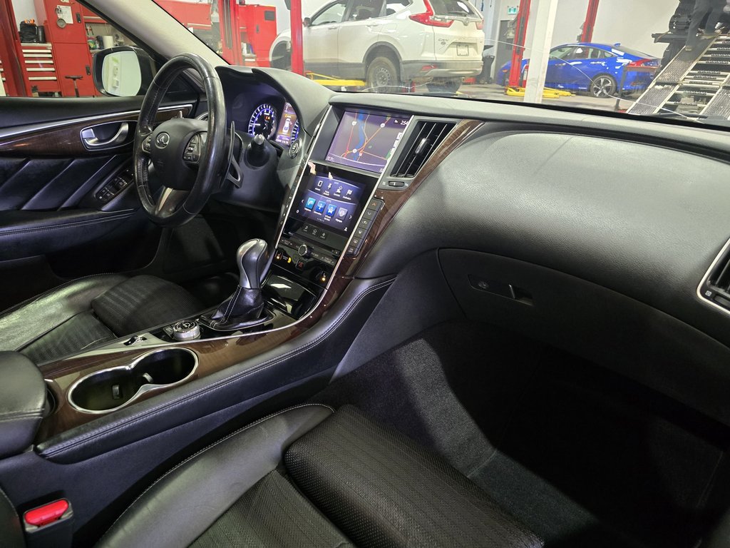 Infiniti Q50 Red Sport 400 AWD 3.0L BITURBO 2016-6