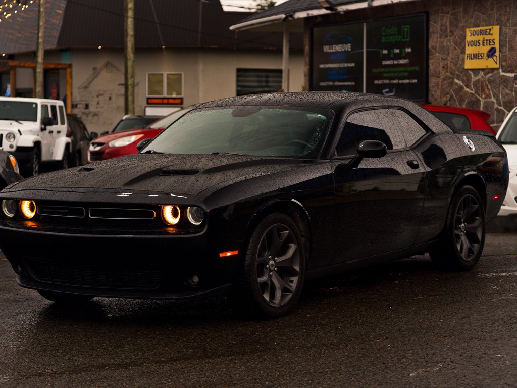 Challenger SXT Plus 2016 à Québec, Québec - 1 - w1024h768px