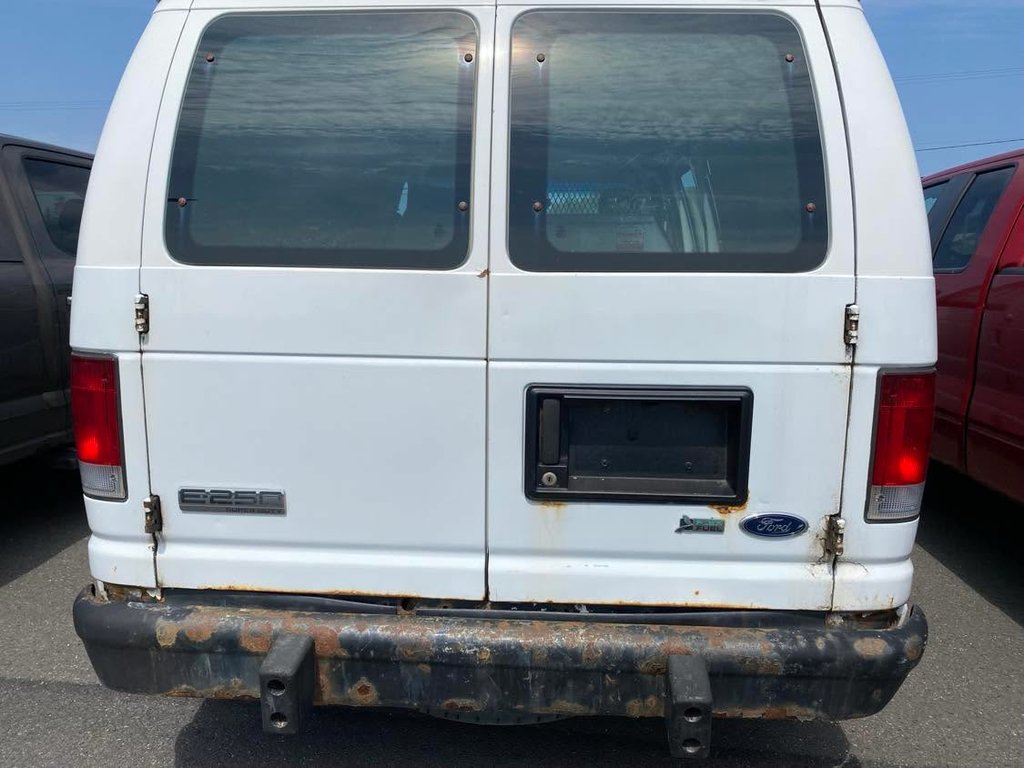 Ford Econoline Cargo Van CARGO VAN 138WB 2010 à Matane, Québec - 5 - w1024h768px