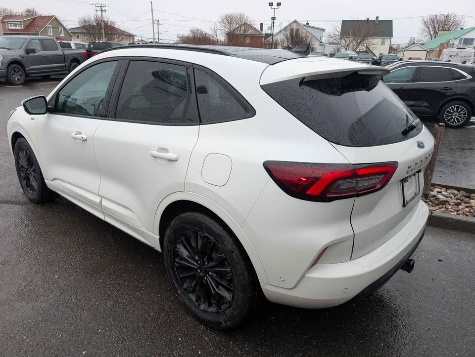 2023 Ford Escape ST-Line Elite Hybride AWD in Matane, Quebec - 9 - w1024h768px