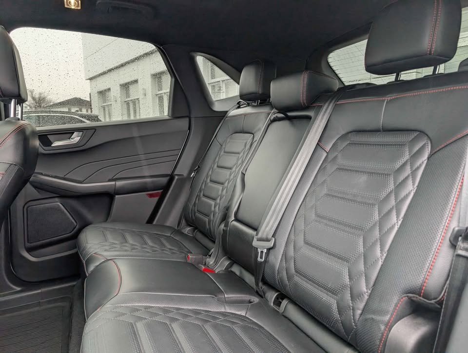 2023 Ford Escape ST-Line Elite Hybride AWD in Matane, Quebec - 2 - w1024h768px