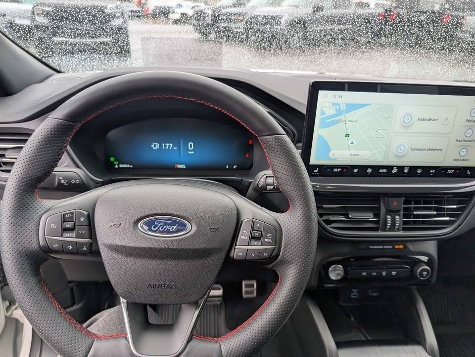 2023 Ford Escape ST-Line Elite Hybride AWD in Matane, Quebec - 4 - w1024h768px