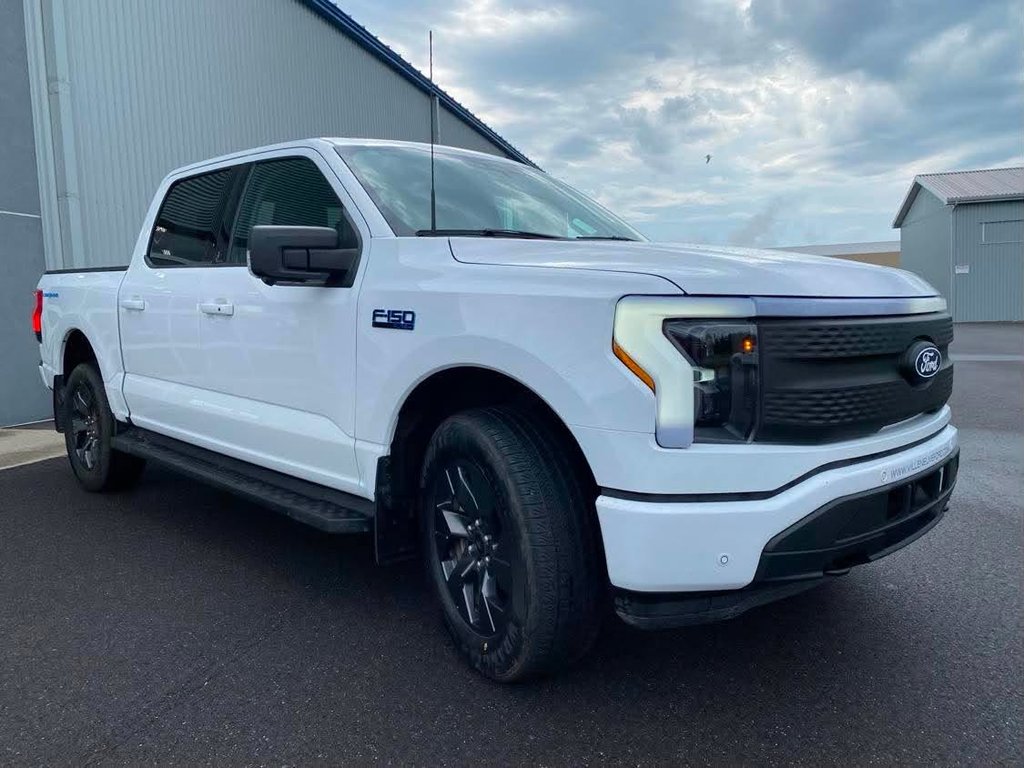 Ford F-150 Lightning Flash 2024 à Matane, Québec - 3 - w1024h768px
