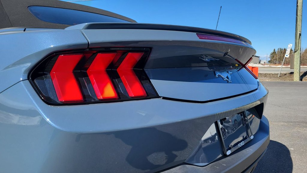 2025 Ford Mustang CONVERTIBLE in Matane, Quebec - 12 - w1024h768px