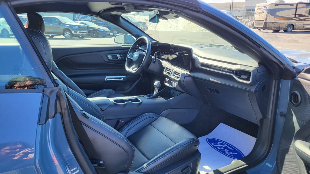 2025 Ford Mustang CONVERTIBLE in Matane, Quebec - 24 - w1024h768px