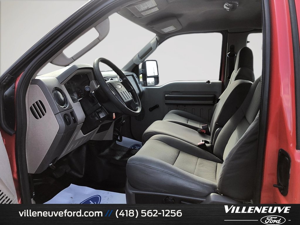 2010 Ford Super Duty F-250 SRW XL  SUPER CAB in Matane, Quebec - 8 - w1024h768px