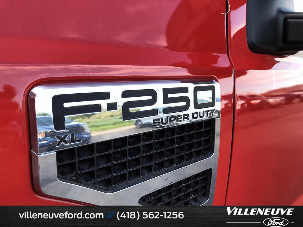 2010 Ford Super Duty F-250 SRW XL  SUPER CAB in Matane, Quebec - 6 - w1024h768px