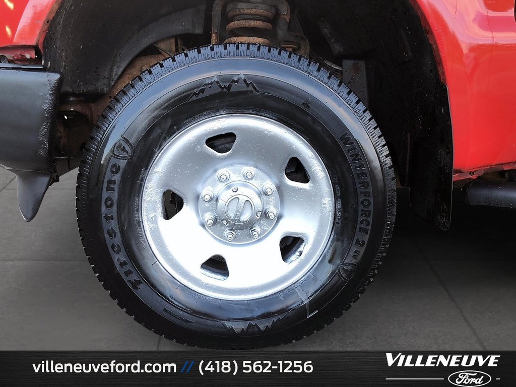 2010 Ford Super Duty F-250 SRW XL  SUPER CAB in Matane, Quebec - 7 - w1024h768px
