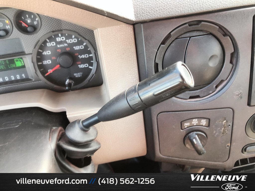 2010 Ford Super Duty F-250 SRW XL  SUPER CAB in Matane, Quebec - 14 - w1024h768px
