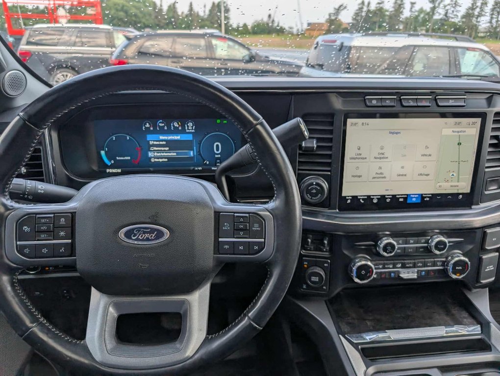 Ford Super Duty F-350 SRW LARIAT  HAUT NIVEAU Ensemble DÉCOR NOIR 2024 à Matane, Québec - 11 - w1024h768px