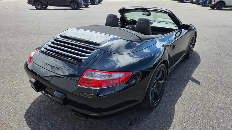 2006 Porsche 911 CARRERA 4 in Matane, Quebec - 8 - w1024h768px
