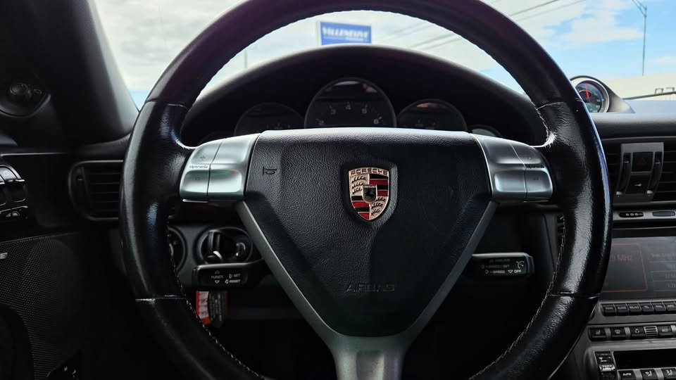 2006 Porsche 911 CARRERA 4 in Matane, Quebec - 16 - w1024h768px