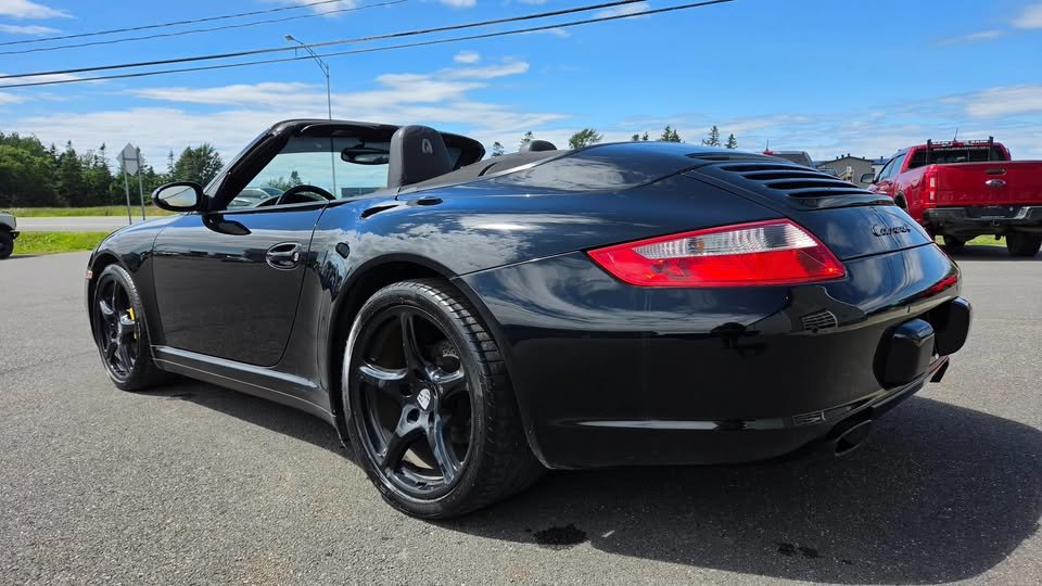 2006 Porsche 911 CARRERA 4 in Matane, Quebec - 11 - w1024h768px