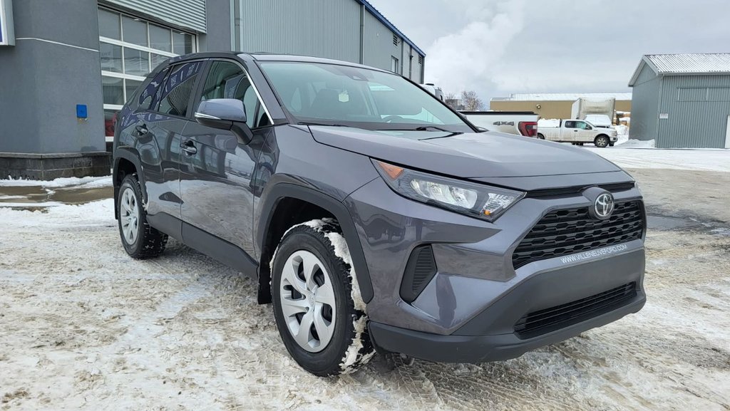 2022 Toyota RAV4 LE in Matane, Quebec - 9 - w1024h768px