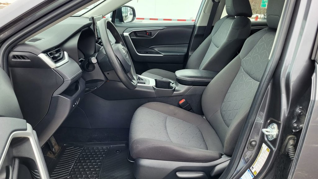 2022 Toyota RAV4 LE in Matane, Quebec - 15 - w1024h768px