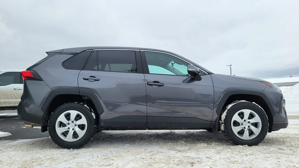 2022 Toyota RAV4 LE in Matane, Quebec - 8 - w1024h768px