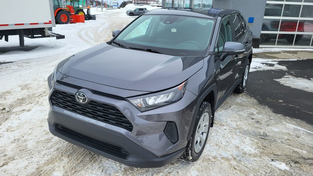 2022 Toyota RAV4 LE in Matane, Quebec - 2 - w1024h768px