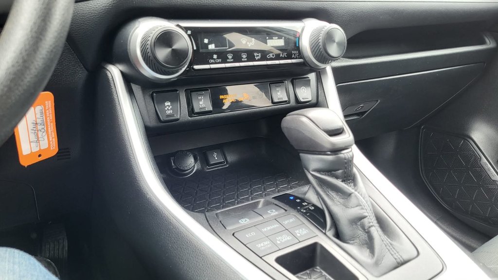 2022 Toyota RAV4 LE in Matane, Quebec - 17 - w1024h768px