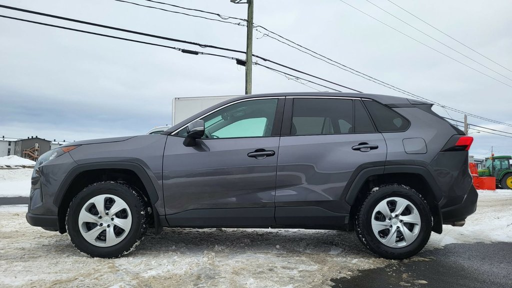 2022 Toyota RAV4 LE in Matane, Quebec - 4 - w1024h768px