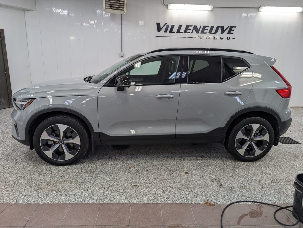 2024 Volvo XC40 PLUS DARK THEME-1