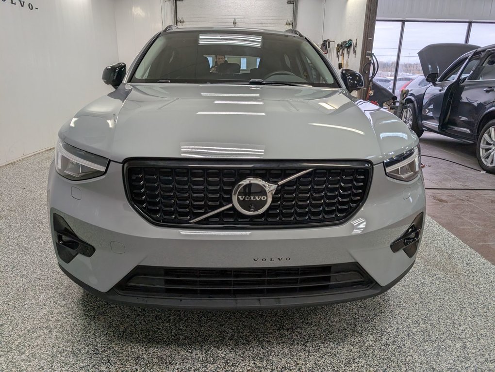 2024 Volvo XC40 PLUS DARK THEME-3