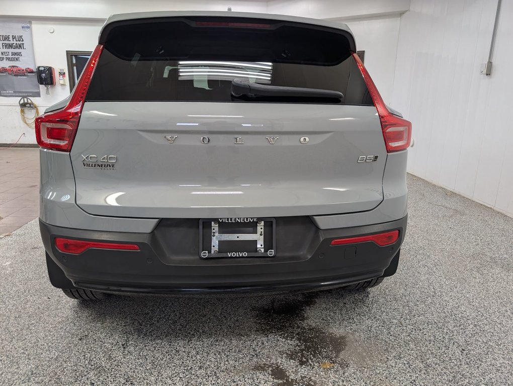 2024 Volvo XC40 PLUS DARK THEME-2