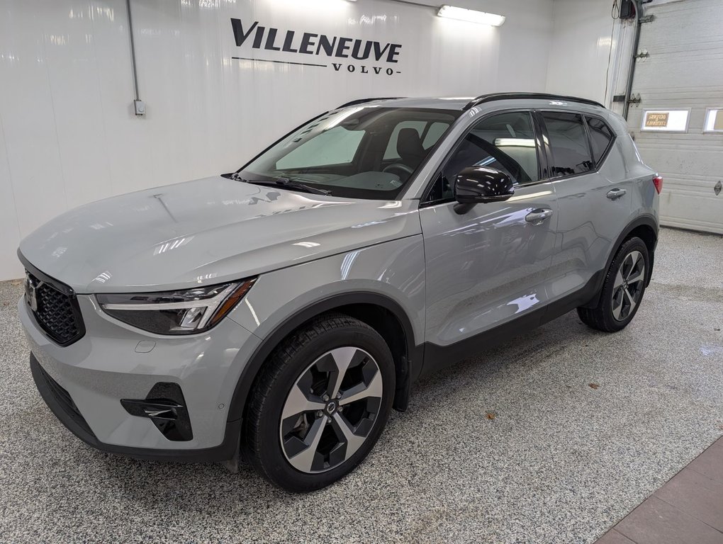 2024 Volvo XC40 PLUS DARK THEME-0