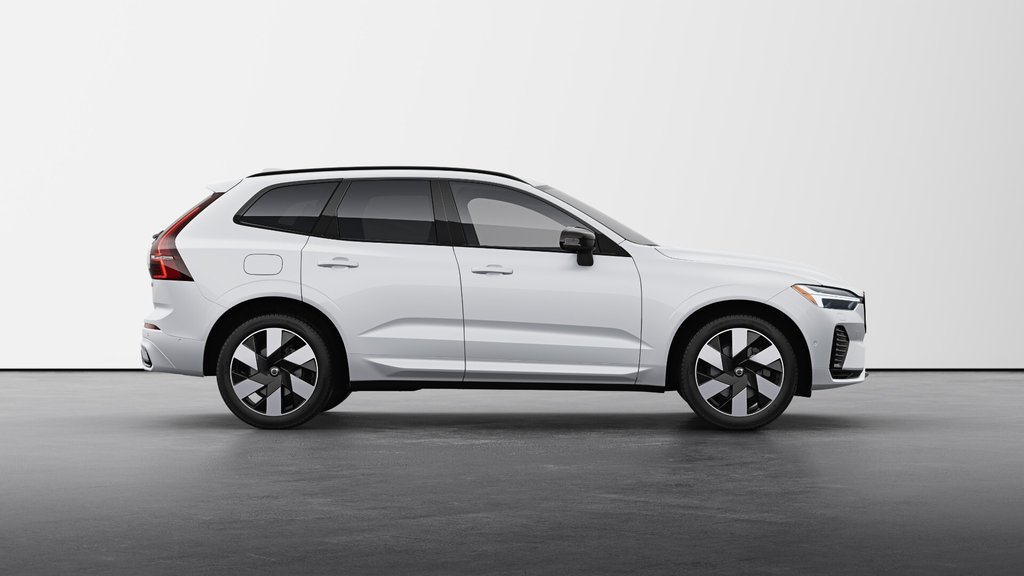 2025 Volvo XC60 Plug-In Hybrid Plus Dark Theme-4