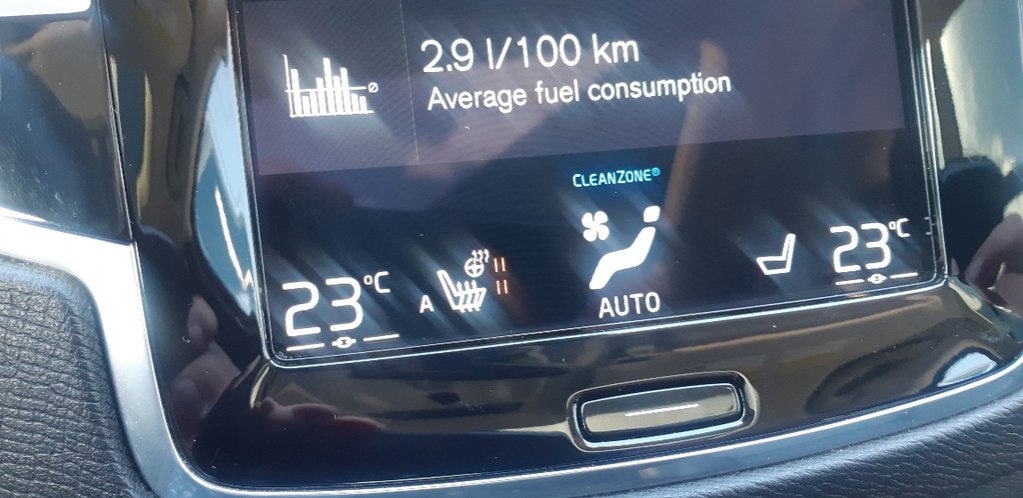 2020 Volvo XC90 MOMENTUM-6