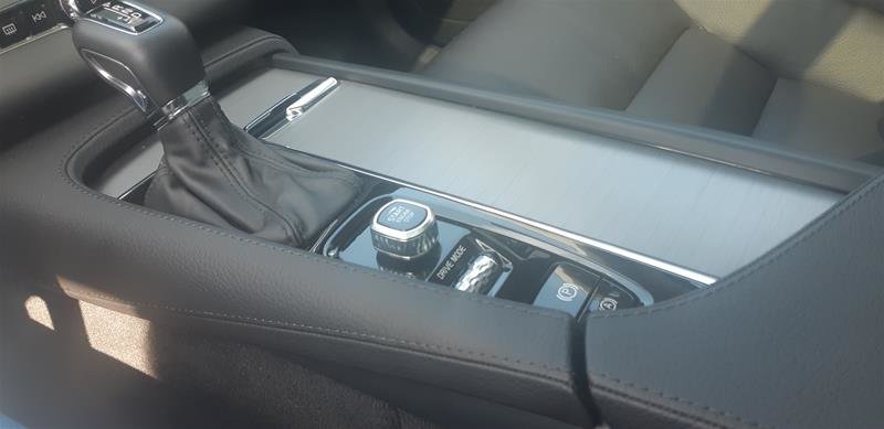 2020 Volvo XC90 T6 AWD Momentum (7-Seat)-7