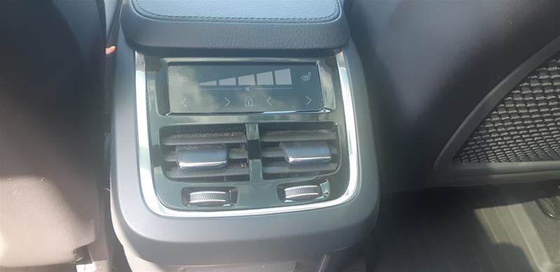 2020 Volvo XC90 T6 AWD Momentum (7-Seat)-6