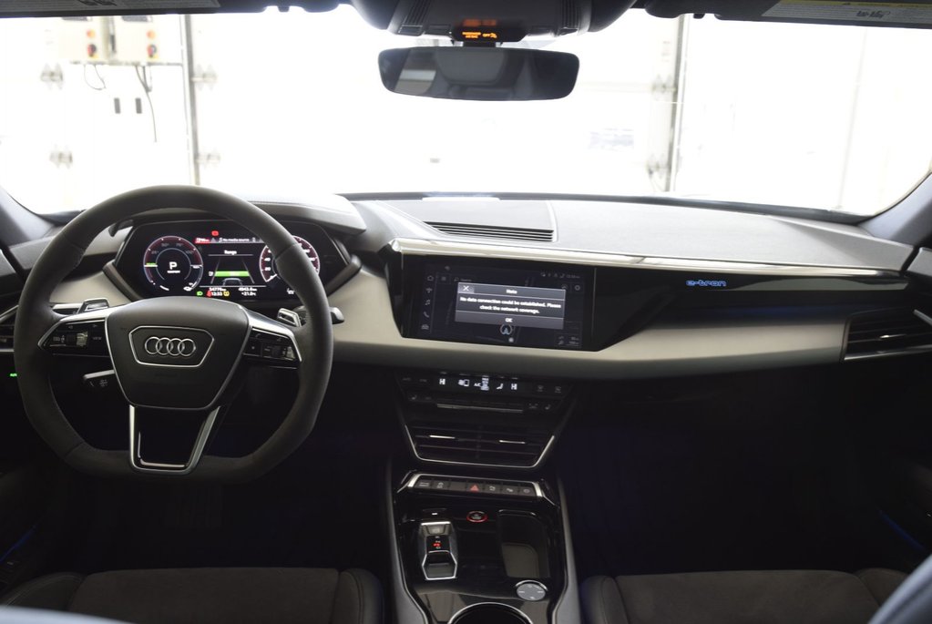 2022 Audi e-tron GT PREMIUM PACK+AWD+CUIR+TOIT in Laval, Quebec - 22 - w1024h768px