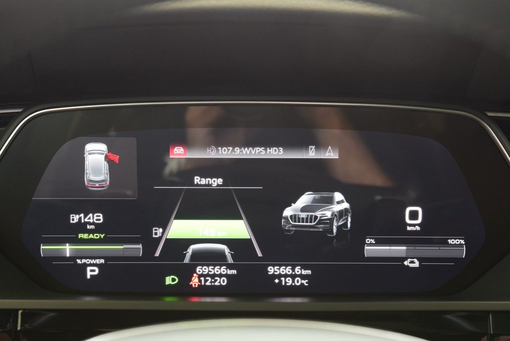 Audi E-tron Sportback TECHNIK+DRIVER ASSIST+LUXURY 2021 à Laval, Québec - 22 - w1024h768px