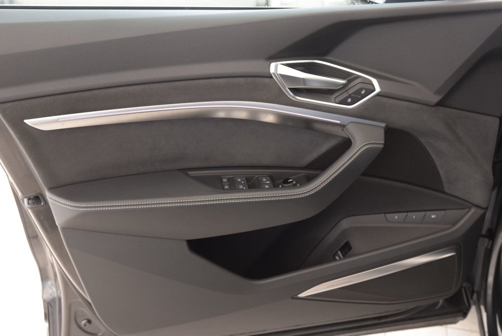 Audi e-tron Sportback TECHNIK+BLACK PACKAGE+LED 2022 à Laval, Québec - 22 - w1024h768px