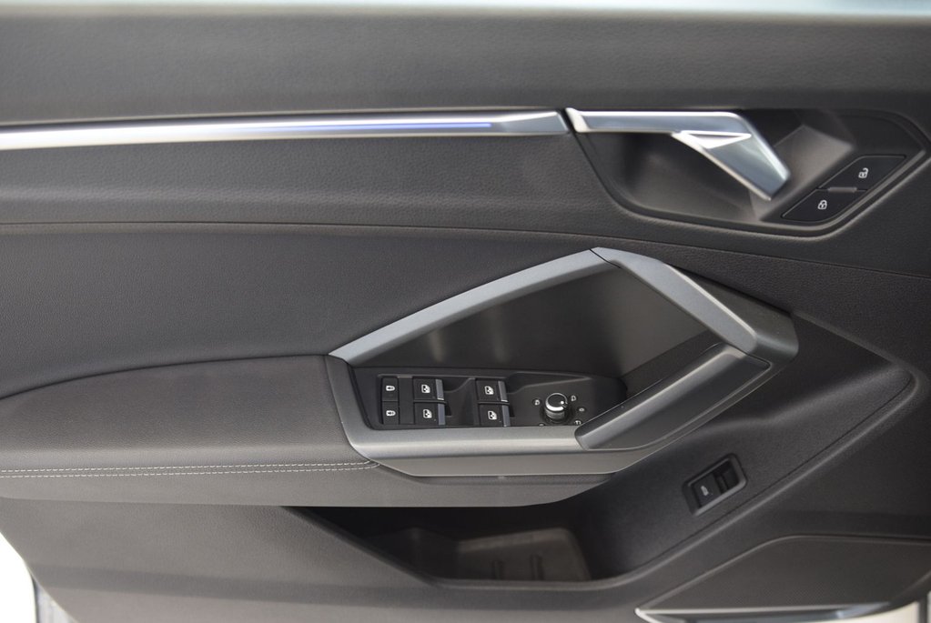 Audi Q3 TECHNIK+BLACK OPTIK+SPORT PACK 2021 à Laval, Québec - 25 - w1024h768px