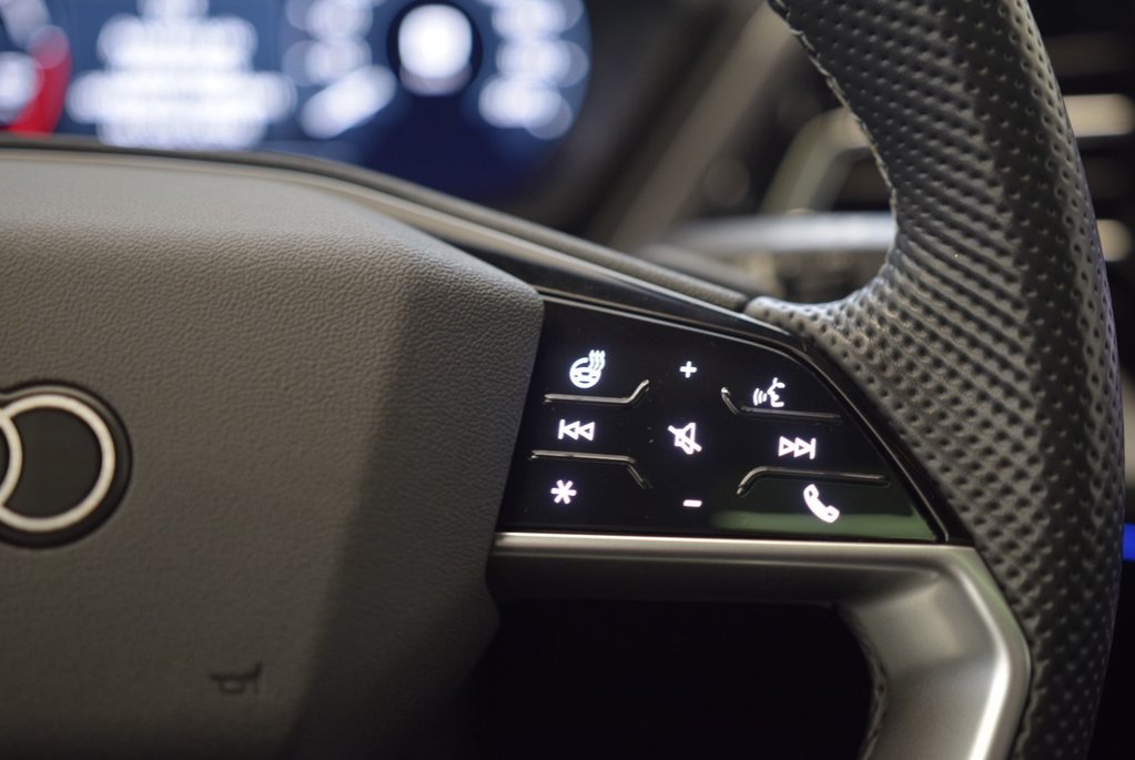 2022 Audi Q4 e-tron TECHNIK+BLACK OPTIK+LED in Laval, Quebec - 13 - w1024h768px