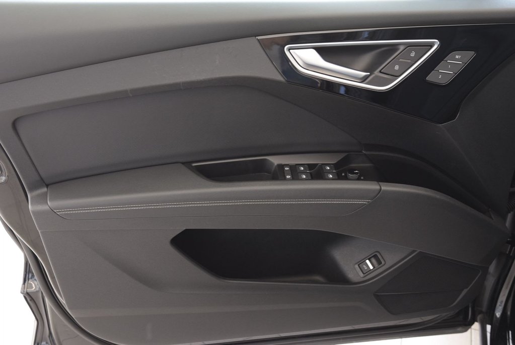 Audi Q4 e-tron TECHNIK+BLACK OPTIK+AWD 2023 à Laval, Québec - 15 - w1024h768px