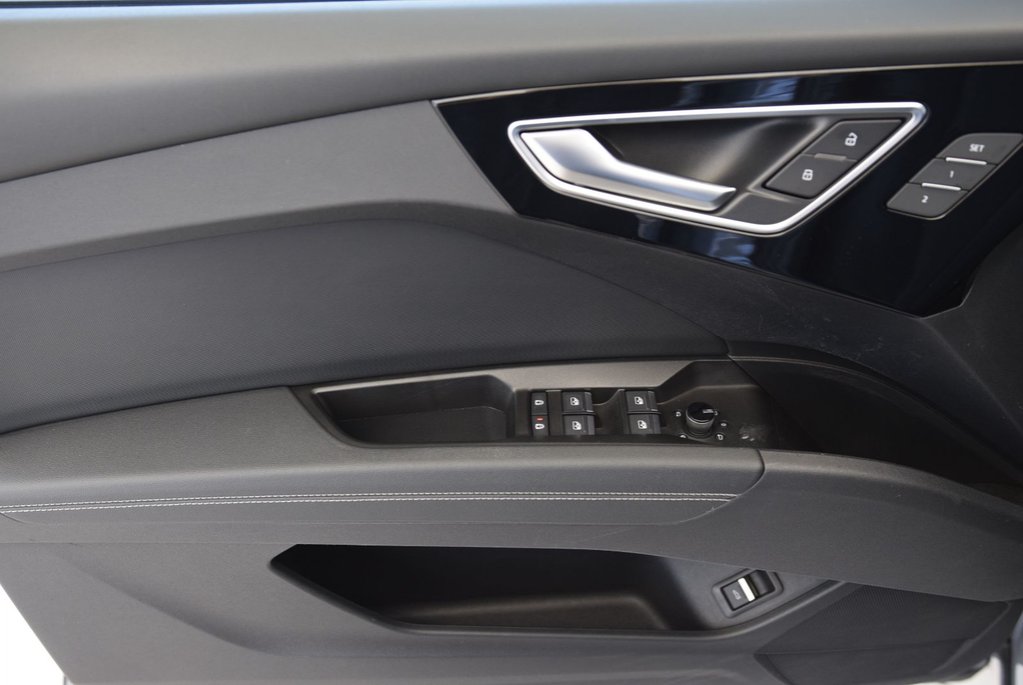 2023 Audi Q4 e-tron TECHNIK+BLACK OPTIK+LED in Laval, Quebec - 17 - w1024h768px
