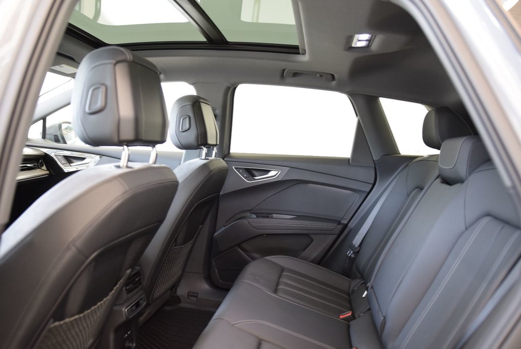 2025 Audi Q4 e-tron CUIR+TOIT PANO+THERMOPOMPE in Laval, Quebec - 19 - w1024h768px