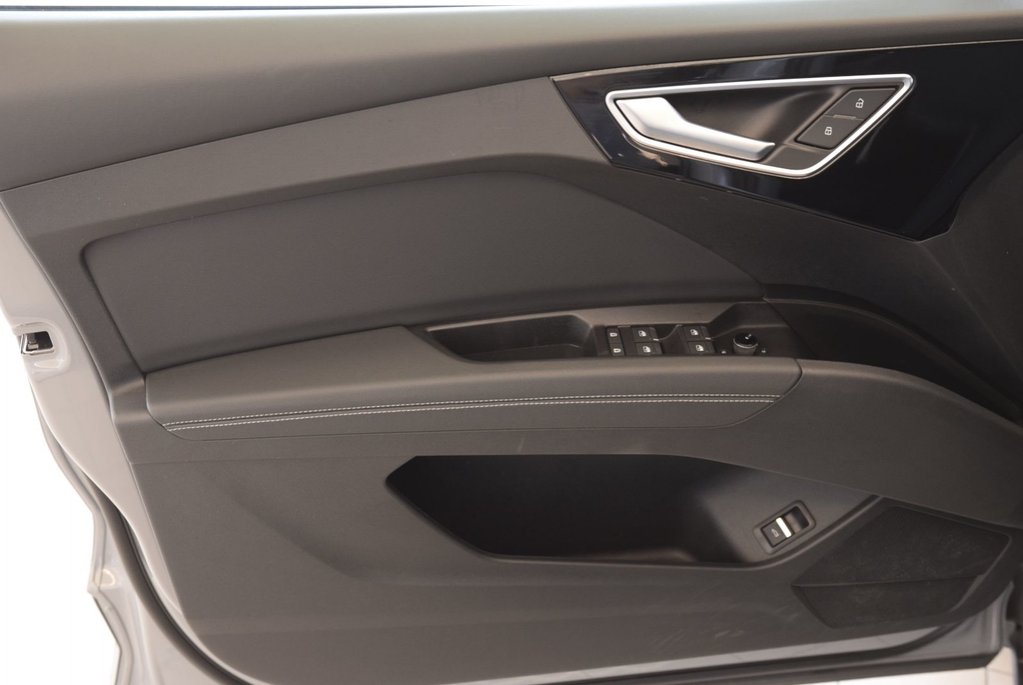 2025 Audi Q4 e-tron CUIR+TOIT PANO+THERMOPOMPE in Laval, Quebec - 17 - w1024h768px