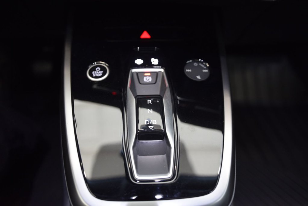 2025 Audi Q4 e-tron CUIR+TOIT PANO+THERMOPOMPE in Laval, Quebec - 28 - w1024h768px