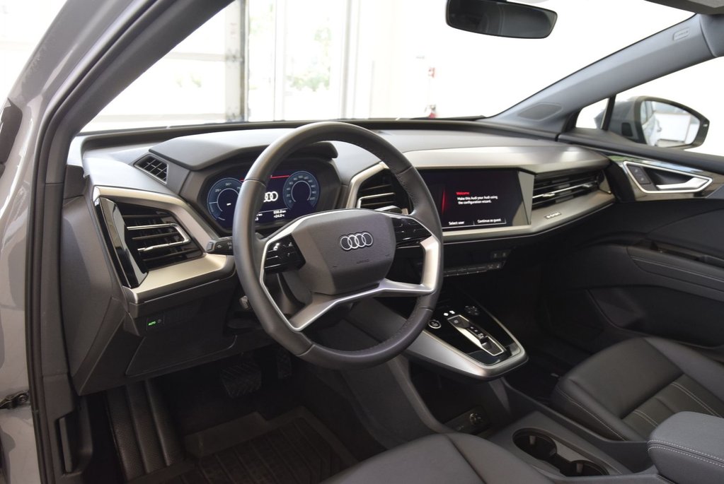 2025 Audi Q4 e-tron CUIR+TOIT PANO+THERMOPOMPE in Laval, Quebec - 8 - w1024h768px