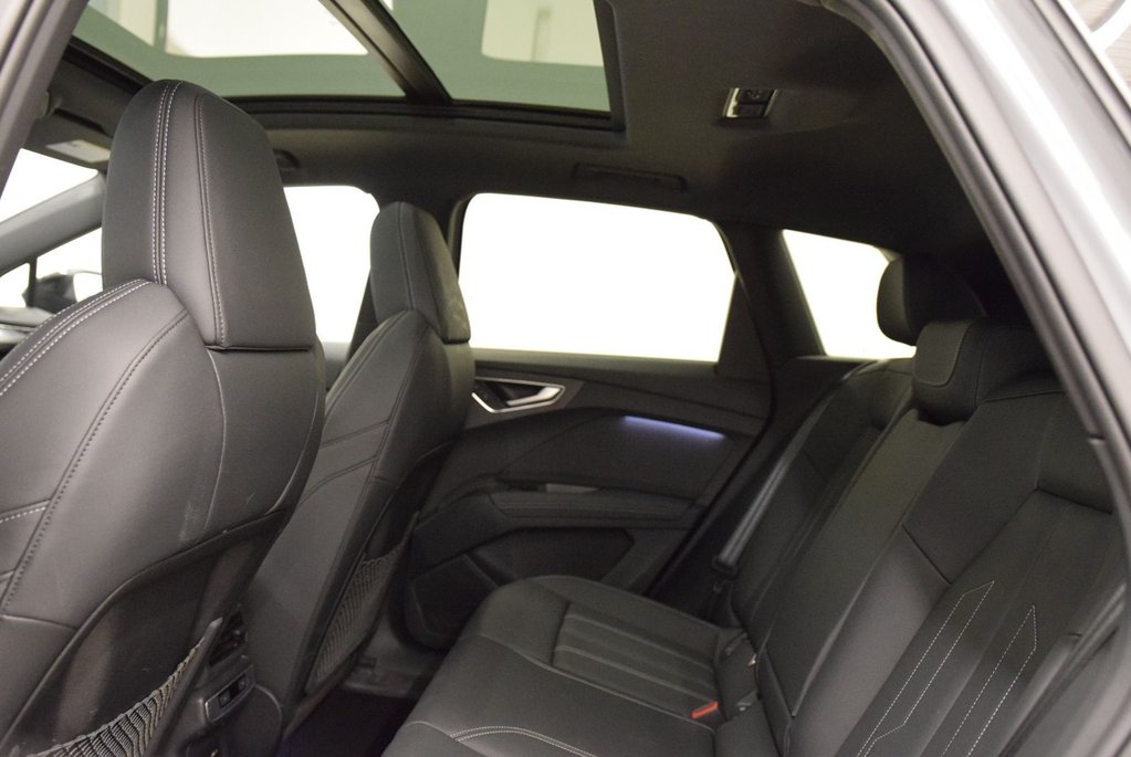 2025 Audi Q4 e-tron 55+PREMIUM+BLACK OPTIK+AWD in Laval, Quebec - 24 - w1024h768px