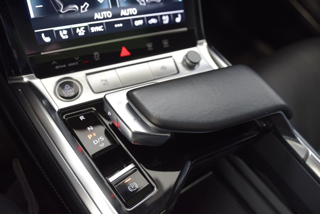 Audi Q8 e-tron BLACK COMPETITION+B&O+HITCH 2024 à Laval, Québec - 29 - w1024h768px